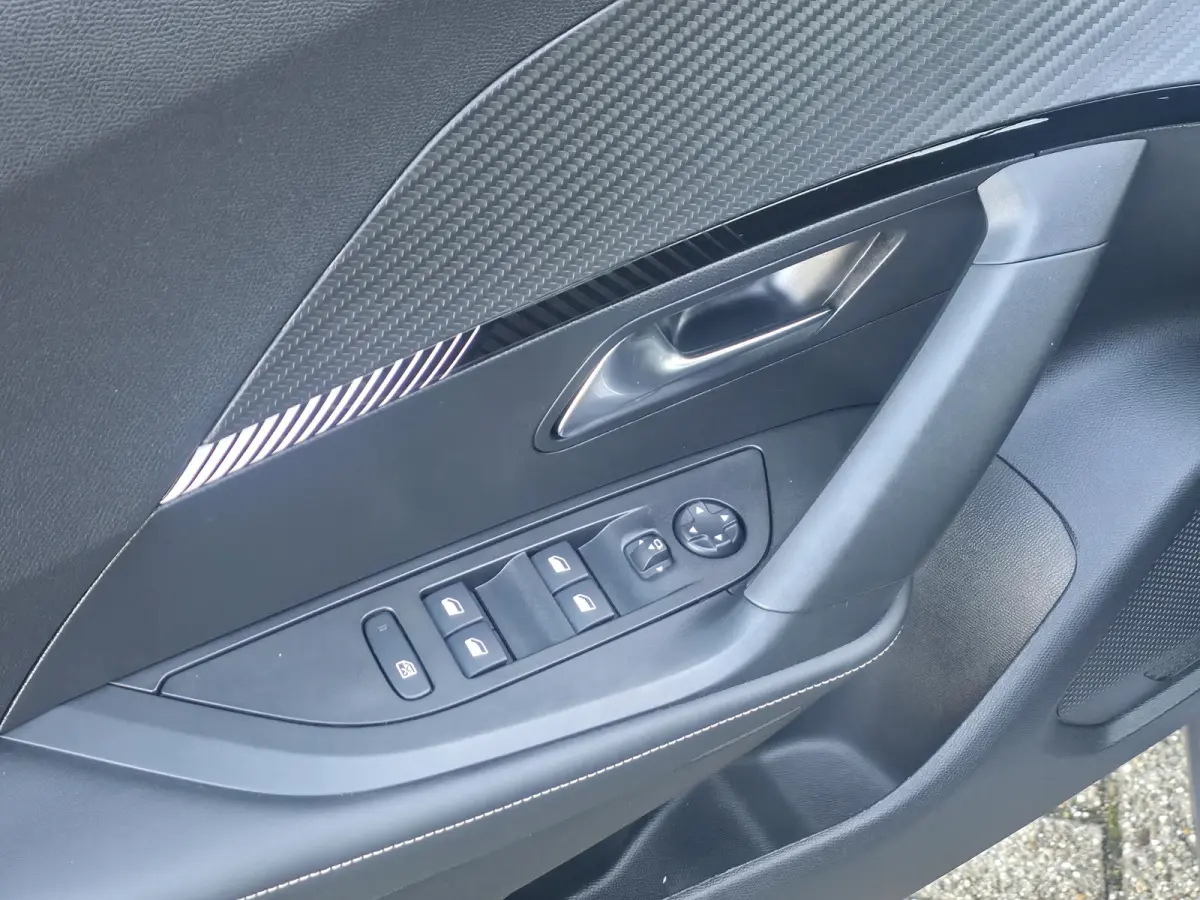 1.2 PureTech 100 Allure | Winterpakket | Apple/Android CarPlay