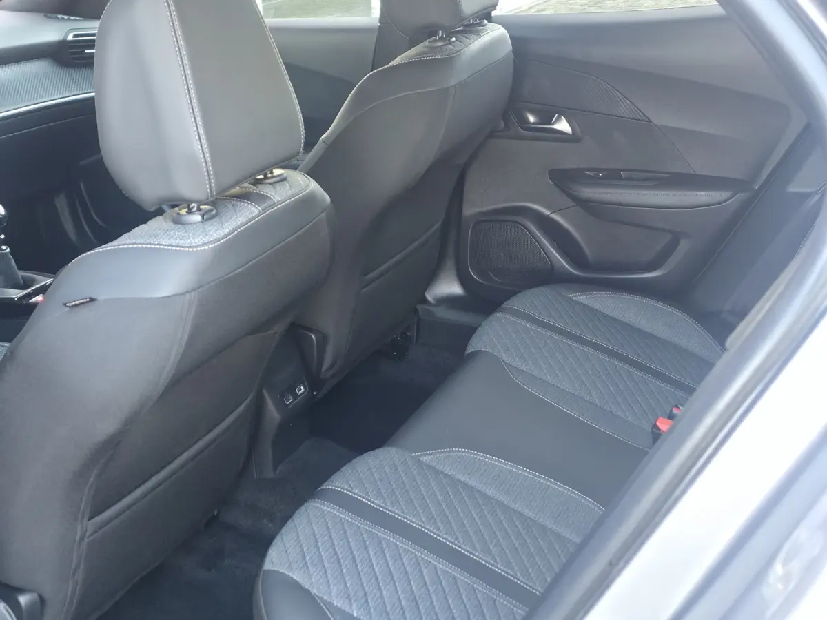 1.2 PureTech 100 Allure | Winterpakket | Apple/Android CarPlay