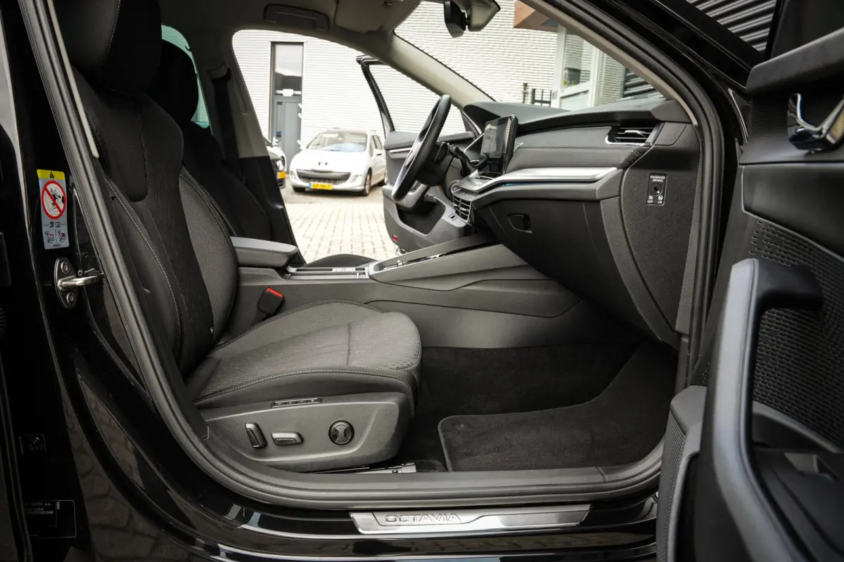 1.4 TSI iV PHEV Style | CarPlay | ACC | Virtual cockpit | Navi | Clima | Metallic |