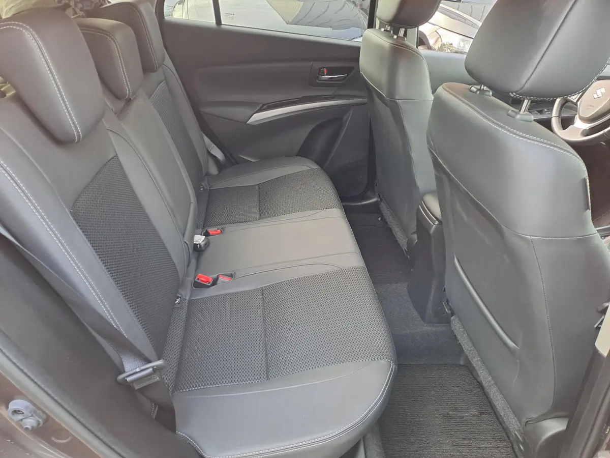 1.5 Hybrid Style | NAVIGATIE | CAMERA | STOELVERWARMING | PARKEERSENSOREN | KEY-LESS ENTRY EN START