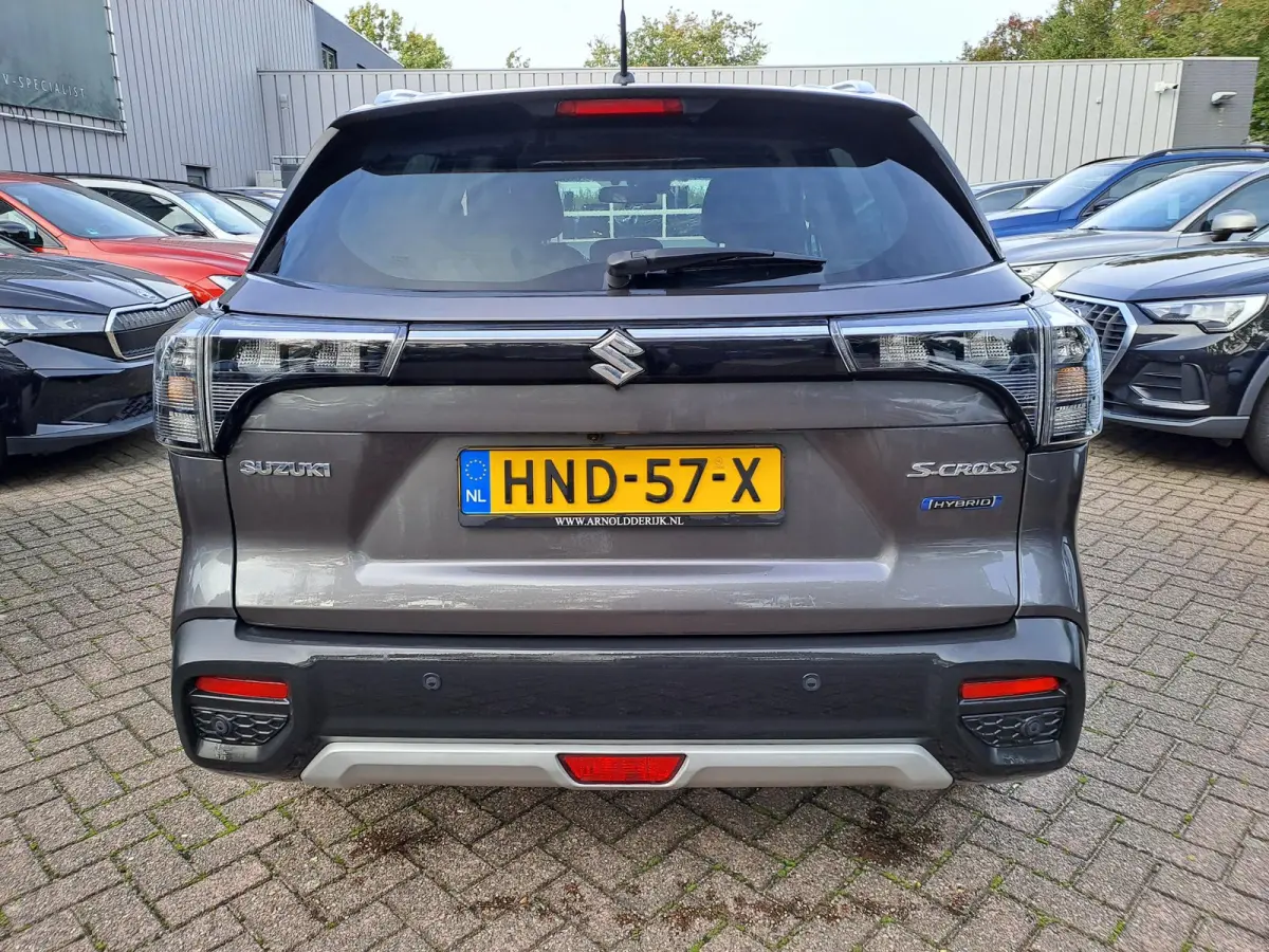 1.5 Hybrid Style | NAVIGATIE | CAMERA | STOELVERWARMING | PARKEERSENSOREN | KEY-LESS ENTRY EN START