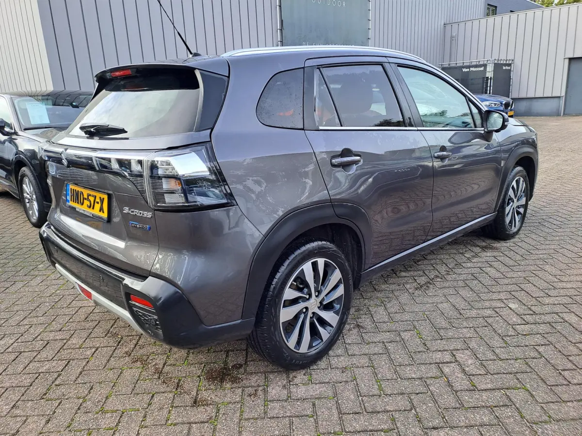 1.5 Hybrid Style | NAVIGATIE | CAMERA | STOELVERWARMING | PARKEERSENSOREN | KEY-LESS ENTRY EN START