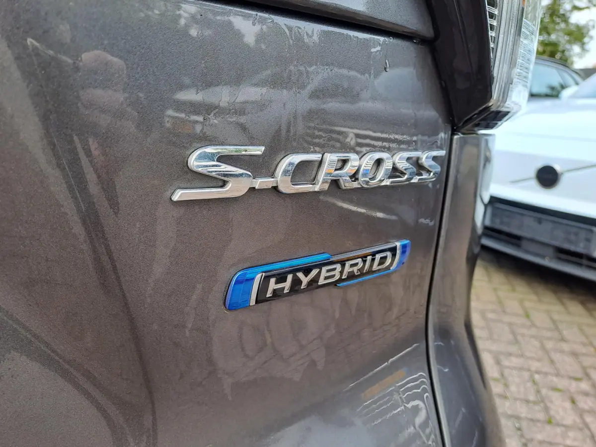 1.5 Hybrid Style | NAVIGATIE | CAMERA | STOELVERWARMING | PARKEERSENSOREN | KEY-LESS ENTRY EN START