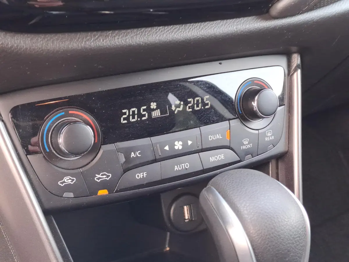 1.5 Hybrid Style | NAVIGATIE | CAMERA | STOELVERWARMING | PARKEERSENSOREN | KEY-LESS ENTRY EN START