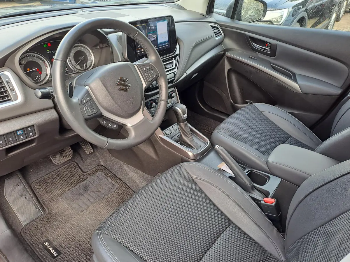 1.5 Hybrid Style | NAVIGATIE | CAMERA | STOELVERWARMING | PARKEERSENSOREN | KEY-LESS ENTRY EN START
