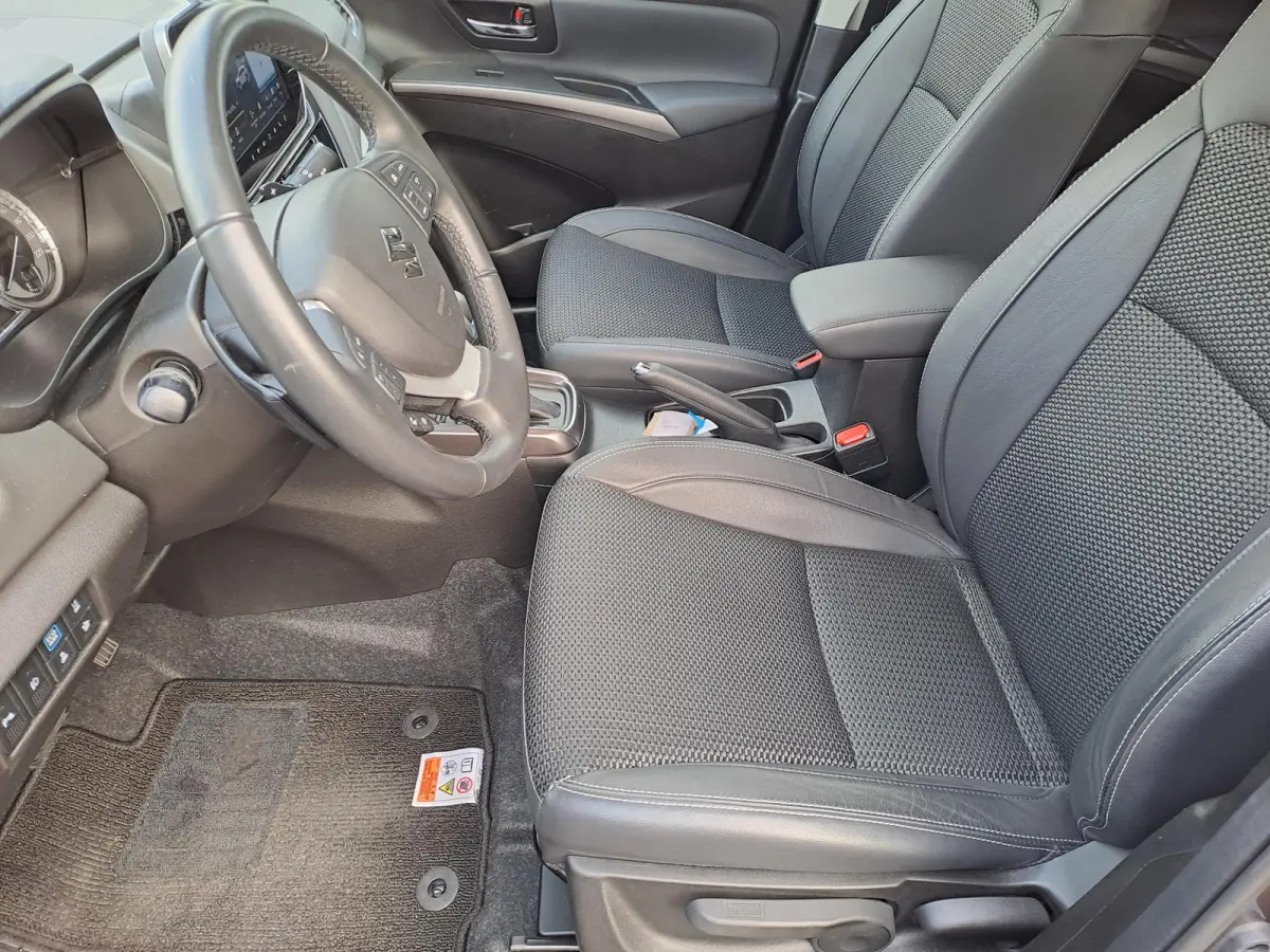 1.5 Hybrid Style | NAVIGATIE | CAMERA | STOELVERWARMING | PARKEERSENSOREN | KEY-LESS ENTRY EN START