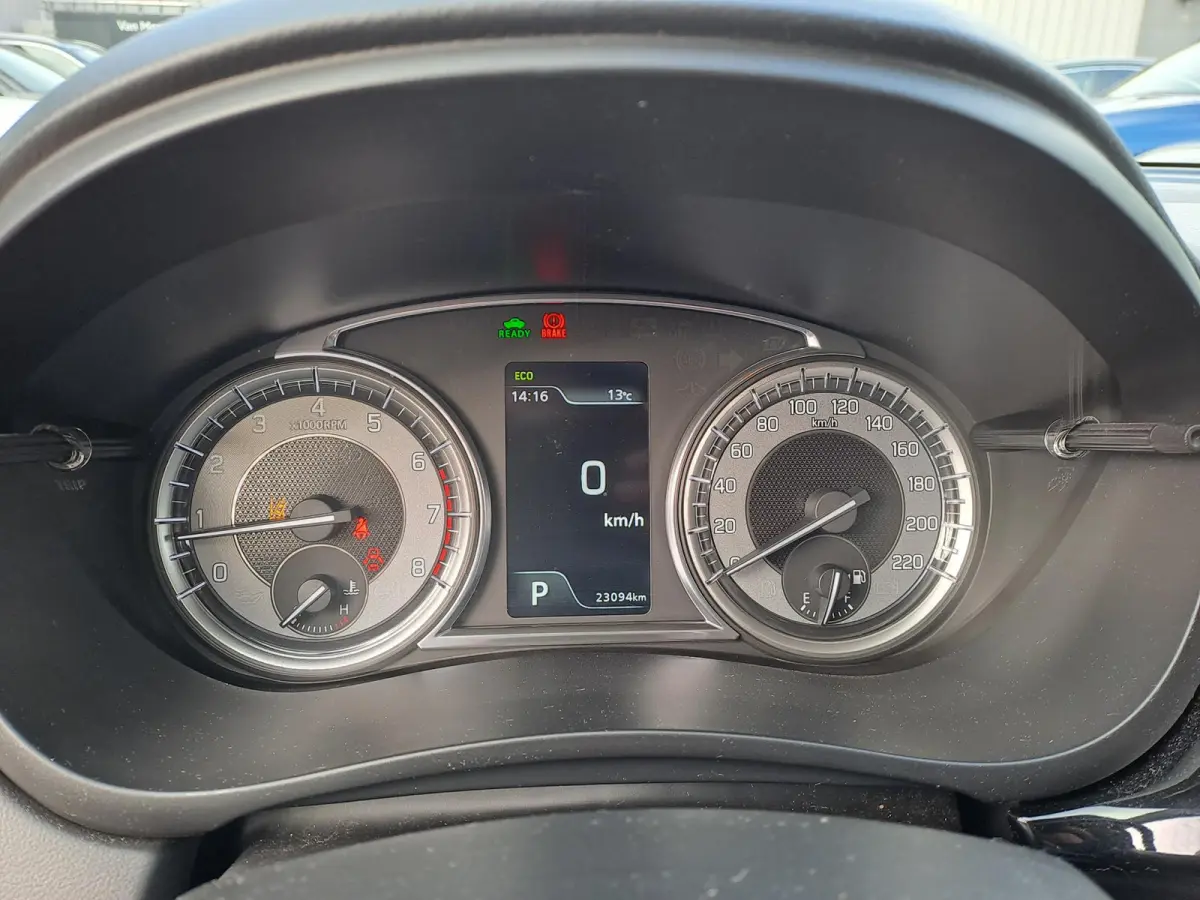 1.5 Hybrid Style | NAVIGATIE | CAMERA | STOELVERWARMING | PARKEERSENSOREN | KEY-LESS ENTRY EN START
