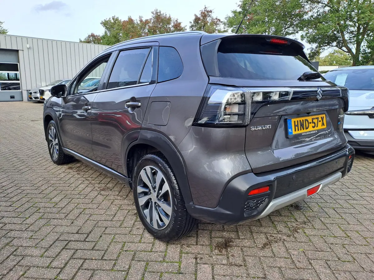 1.5 Hybrid Style | NAVIGATIE | CAMERA | STOELVERWARMING | PARKEERSENSOREN | KEY-LESS ENTRY EN START