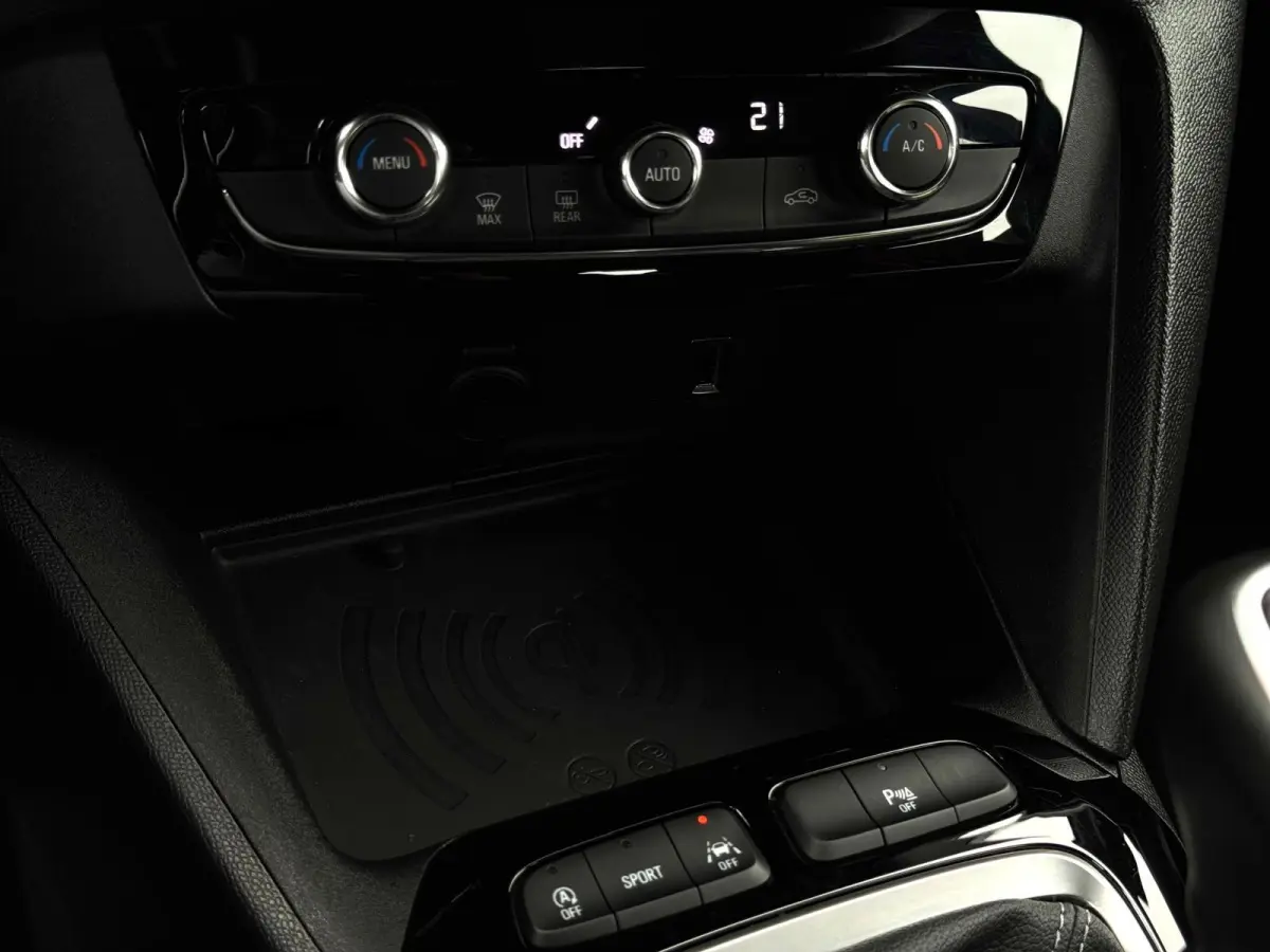 1.2 GS Line | NAP | LED | 360 Camera | Parksens | Carplay | Leder | BTW |