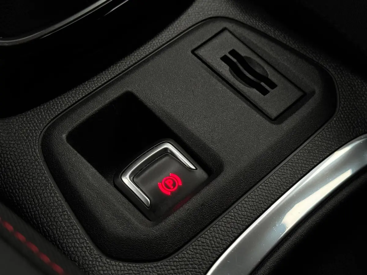 1.2 GS Line | NAP | LED | 360 Camera | Parksens | Carplay | Leder | BTW |