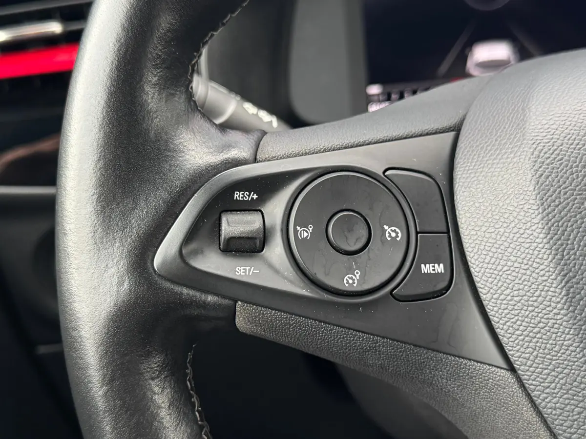 1.2 GS Line | NAP | LED | 360 Camera | Parksens | Carplay | Leder | BTW |