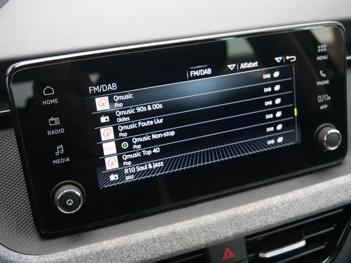 1.0 TSI Business Edition 116 Pk Automaat DAB / Apple Carplay / Camera