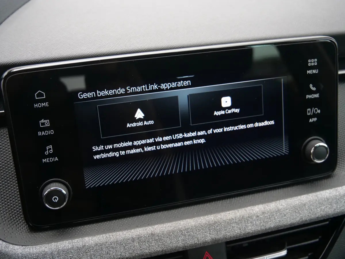 1.0 TSI Business Edition 116 Pk Automaat DAB / Apple Carplay / Camera