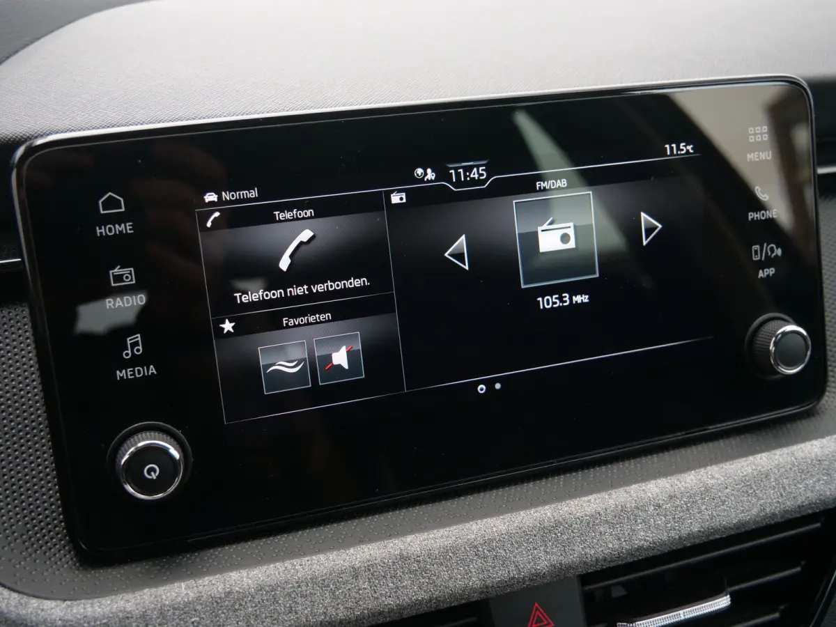 1.0 TSI Business Edition 116 Pk Automaat DAB / Apple Carplay / Camera