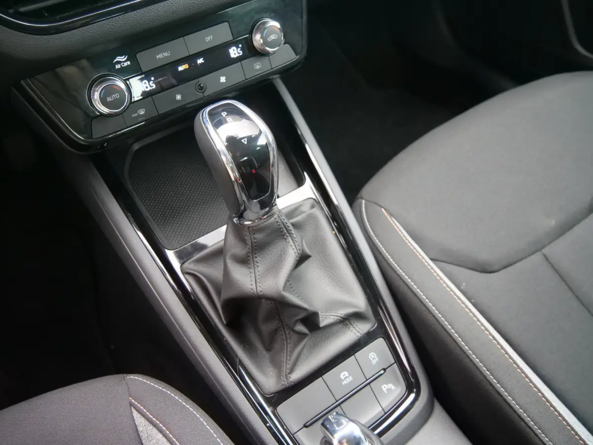 1.0 TSI Business Edition 116 Pk Automaat DAB / Apple Carplay / Camera