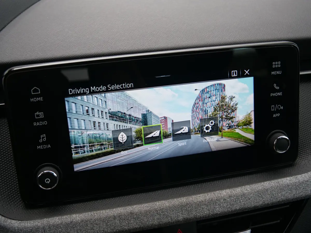 1.0 TSI Business Edition 116 Pk Automaat DAB / Apple Carplay / Camera
