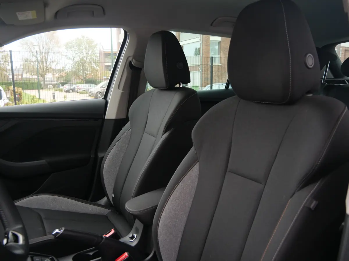 1.0 TSI Business Edition 116 Pk Automaat DAB / Apple Carplay / Camera