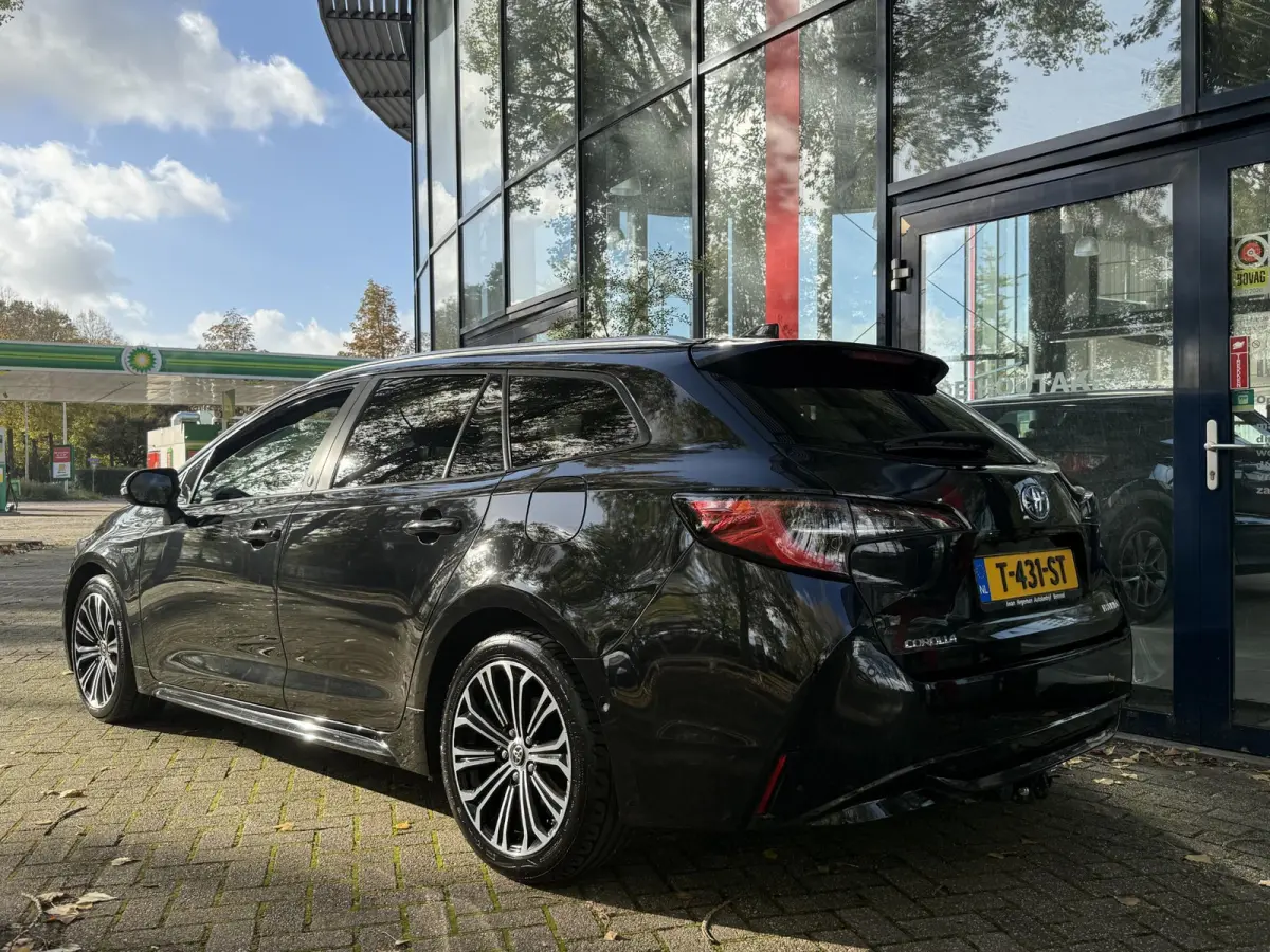 2.0 Hybrid Business Sport Intro | Navigatie | Climate Control | Cruise Control | Stuur + Stoelverwarming | Licht metalen velgen