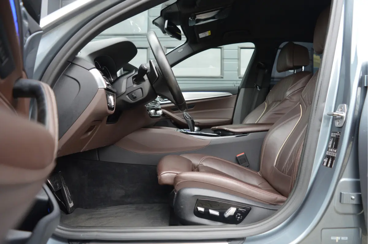520i High Executive | M-PAKKET | HIFI | CAMERA | TREKHAAK |