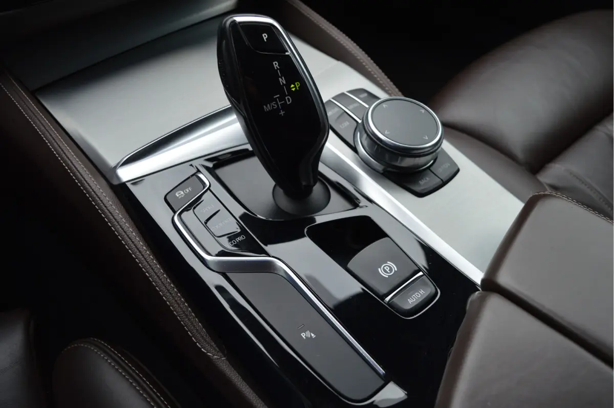 520i High Executive | M-PAKKET | HIFI | CAMERA | TREKHAAK |