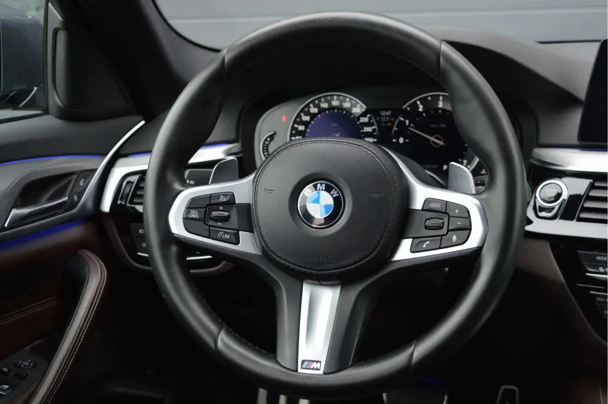 520i High Executive | M-PAKKET | HIFI | CAMERA | TREKHAAK |