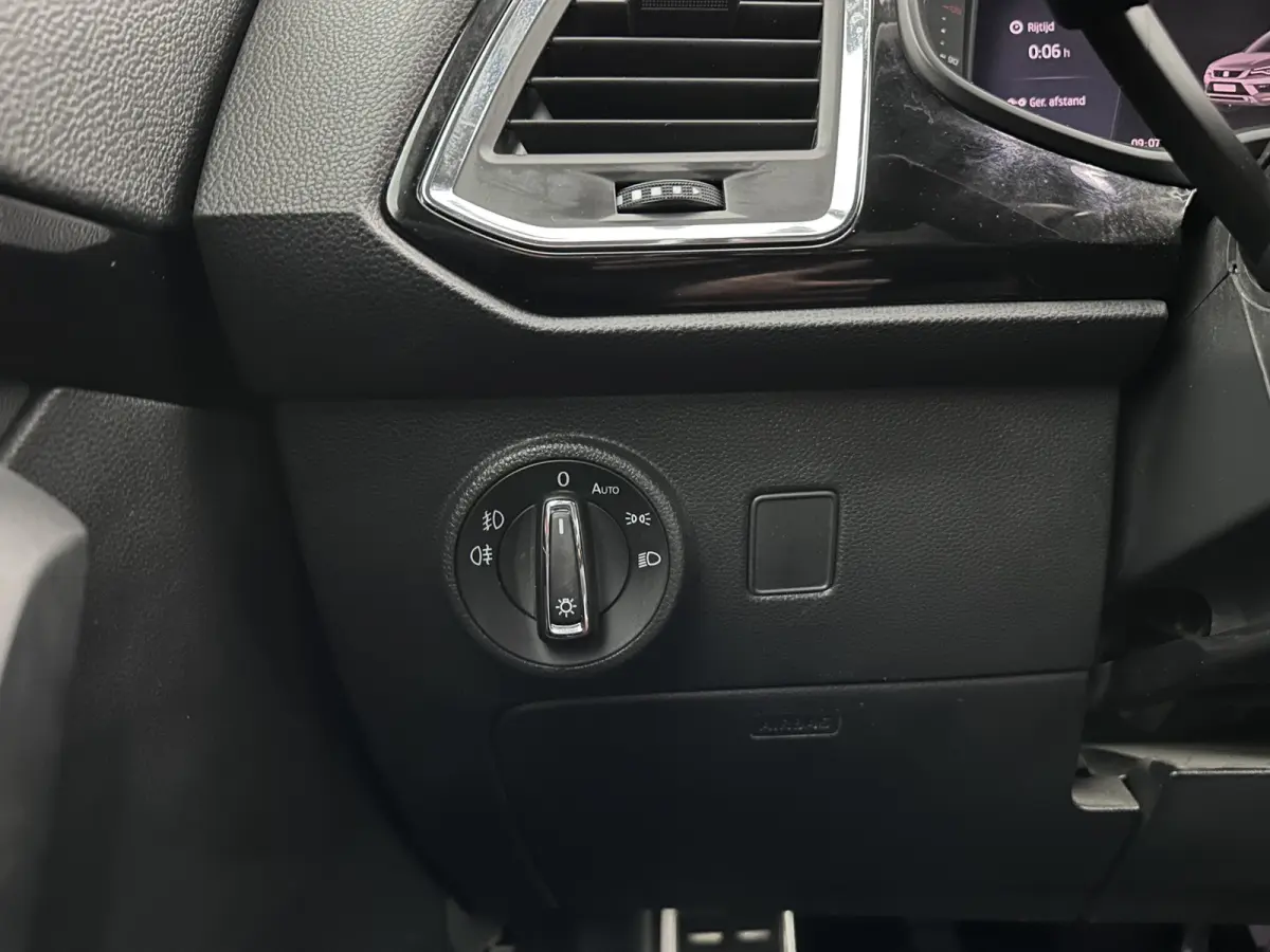 1.5 TSI FR Business Intense (INCL.BTW) *LEATHER-MICROFIBRE | FULL-LED | DIGI-COCKPIT | BEATS-AUDIO | TOP-VIEW | KEYLESS | CARPLAY | NAVI-FULLMAP | DAB+ | SPORT-SEATS | PRIVACY-GLASS | ECC | 
