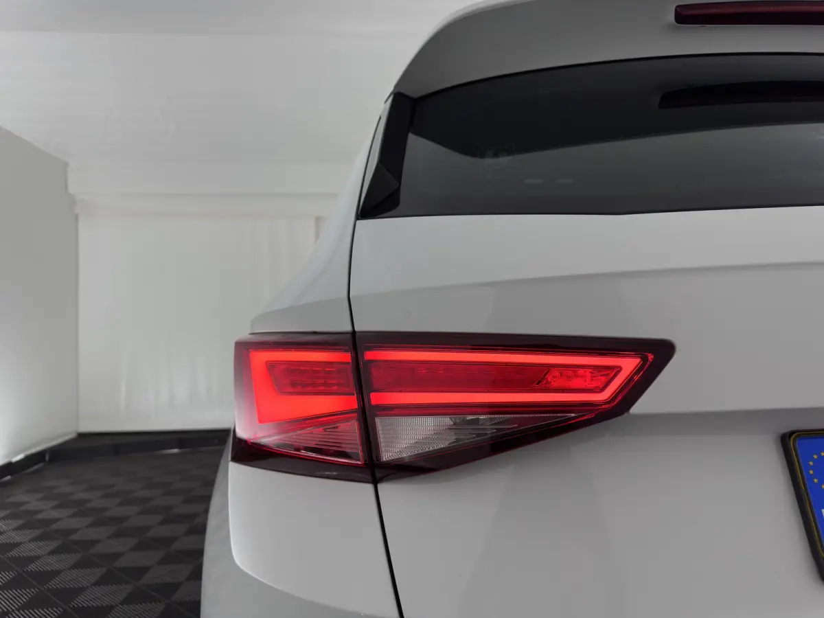 1.5 TSI FR Business Intense (INCL.BTW) *LEATHER-MICROFIBRE | FULL-LED | DIGI-COCKPIT | BEATS-AUDIO | TOP-VIEW | KEYLESS | CARPLAY | NAVI-FULLMAP | DAB+ | SPORT-SEATS | PRIVACY-GLASS | ECC | 