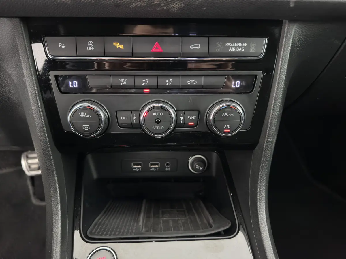1.5 TSI FR Business Intense (INCL.BTW) *LEATHER-MICROFIBRE | FULL-LED | DIGI-COCKPIT | BEATS-AUDIO | TOP-VIEW | KEYLESS | CARPLAY | NAVI-FULLMAP | DAB+ | SPORT-SEATS | PRIVACY-GLASS | ECC | 