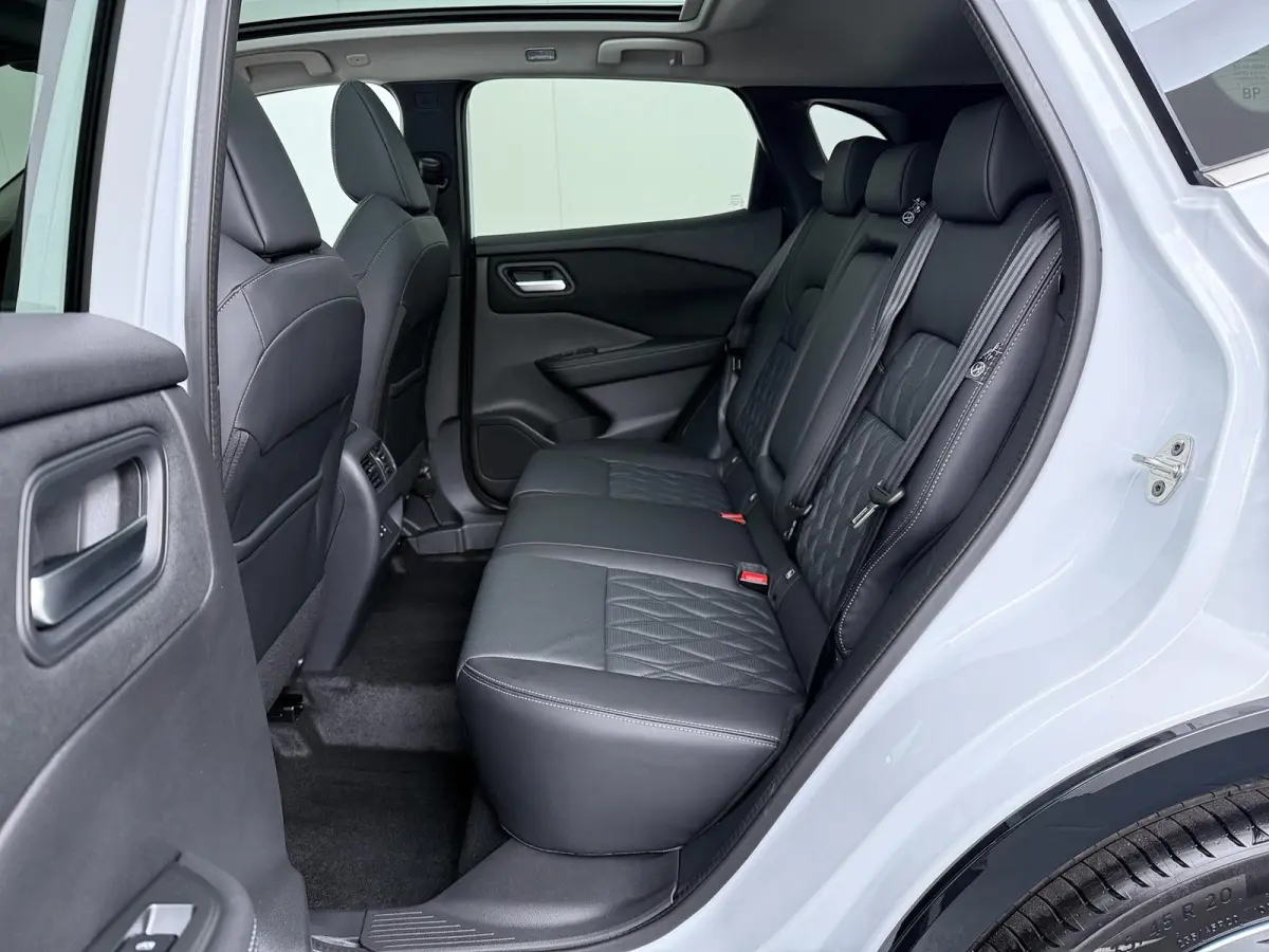 1.5 e-Power Tekna Plus | €4.000,- Voorraadvoordeel | Modeljaar 2026 | Pro-Pilot | Cold pack | Panoramadak | Elektrisch verstelbare bestuurdersstoel + memory | Heads-up display