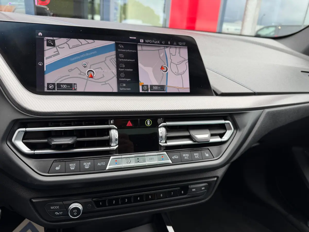 116i Executive Edition M-Pakket Vol | Panorama | Parksensor | Keyless | Elektrische Achterklep | LED | Leder |