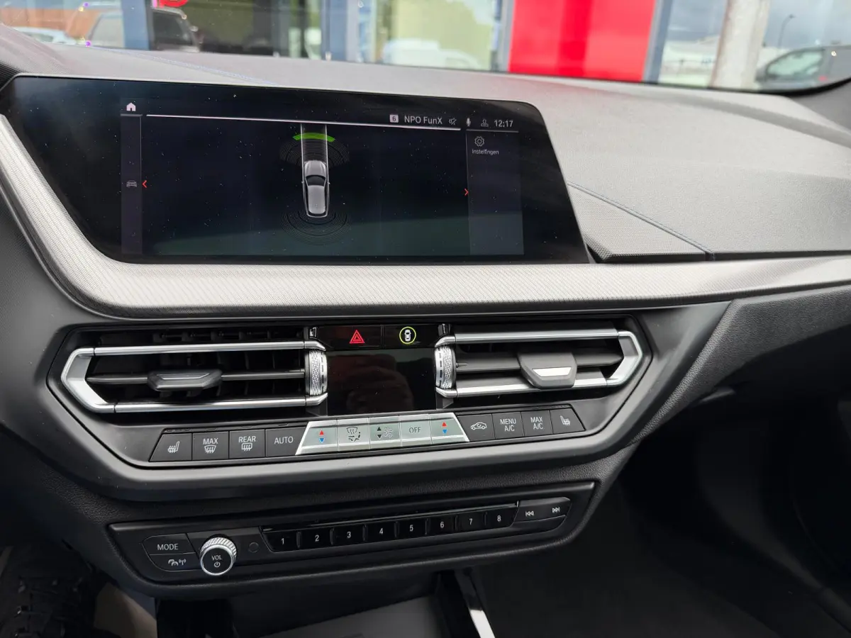 116i Executive Edition M-Pakket Vol | Panorama | Parksensor | Keyless | Elektrische Achterklep | LED | Leder |