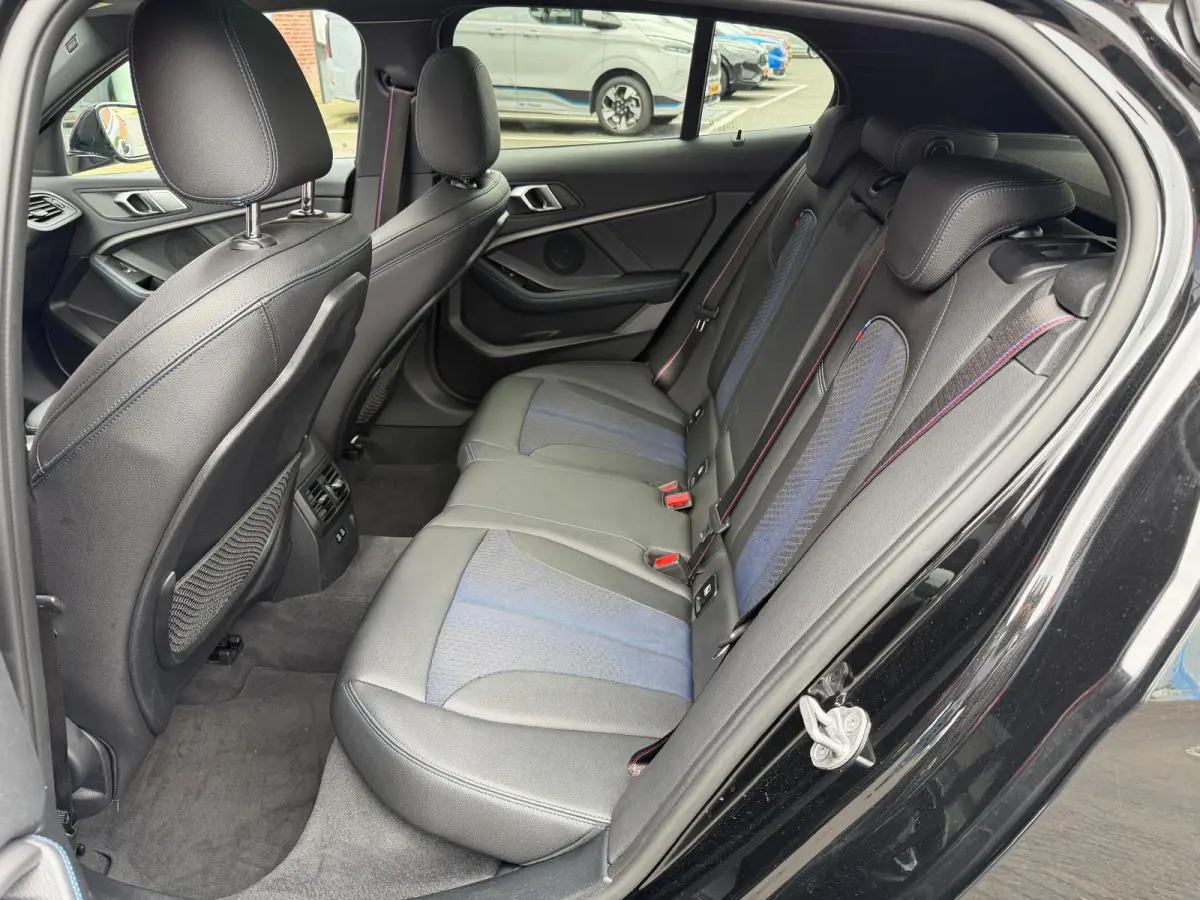 116i Executive Edition M-Pakket Vol | Panorama | Parksensor | Keyless | Elektrische Achterklep | LED | Leder |