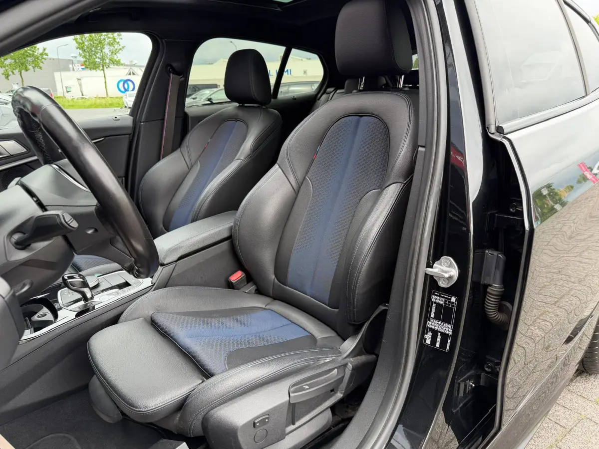 116i Executive Edition M-Pakket Vol | Panorama | Parksensor | Keyless | Elektrische Achterklep | LED | Leder |