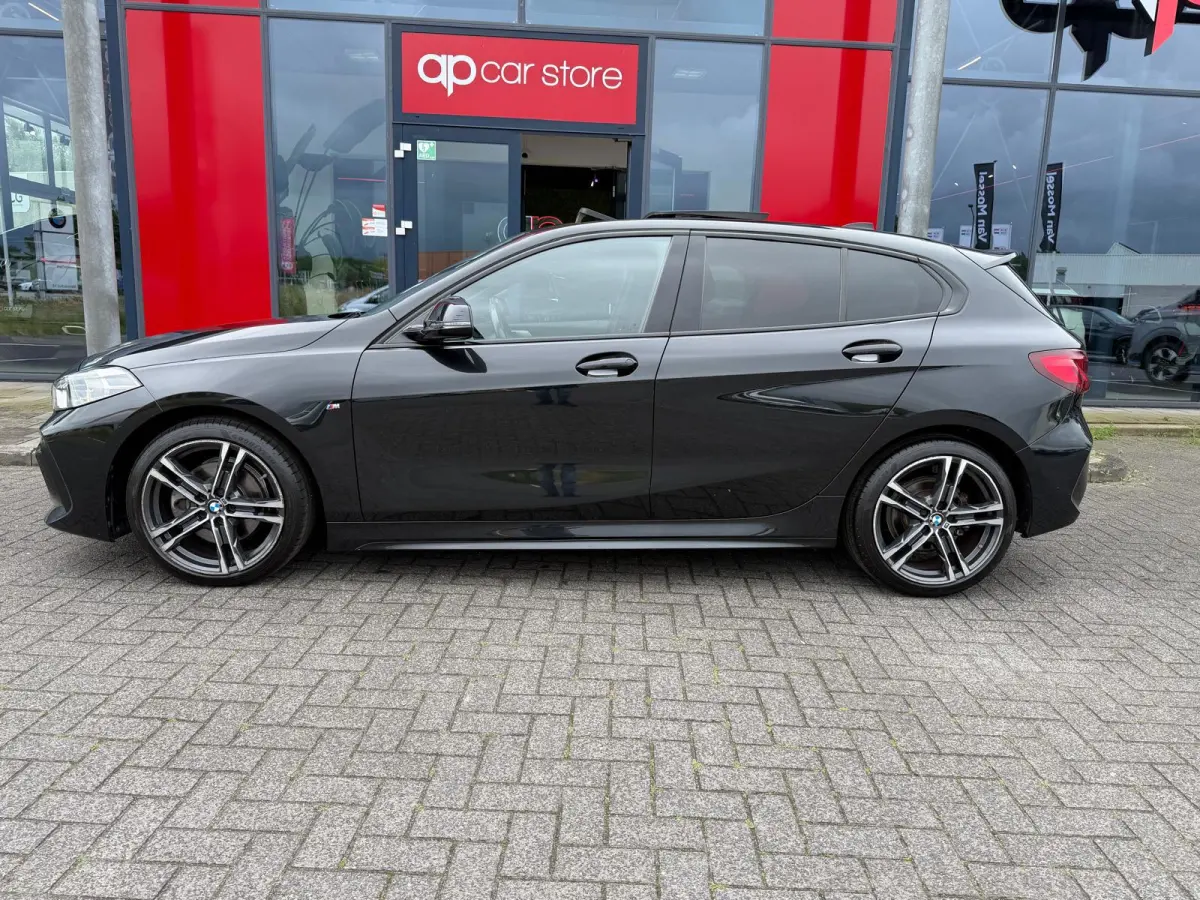 116i Executive Edition M-Pakket Vol | Panorama | Parksensor | Keyless | Elektrische Achterklep | LED | Leder |
