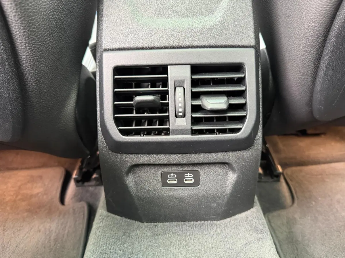 116i Executive Edition M-Pakket Vol | Panorama | Parksensor | Keyless | Elektrische Achterklep | LED | Leder |