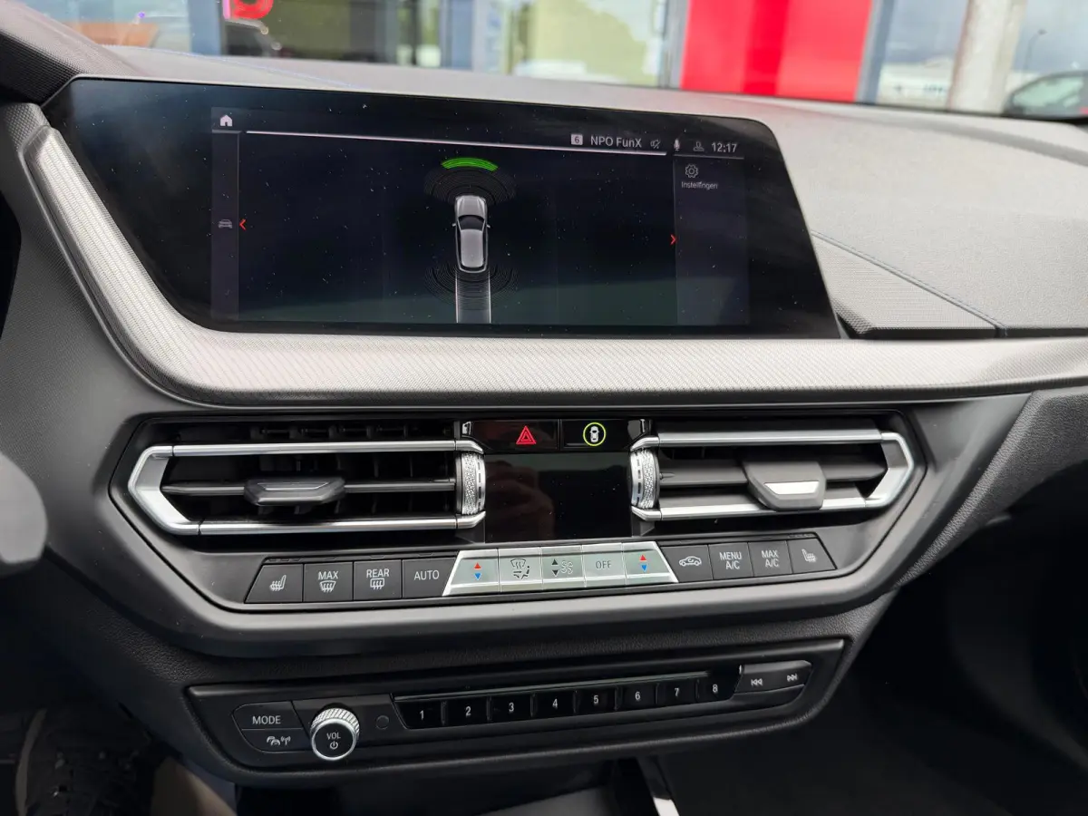 116i Executive Edition M-Pakket Vol | Panorama | Parksensor | Keyless | Elektrische Achterklep | LED | Leder |