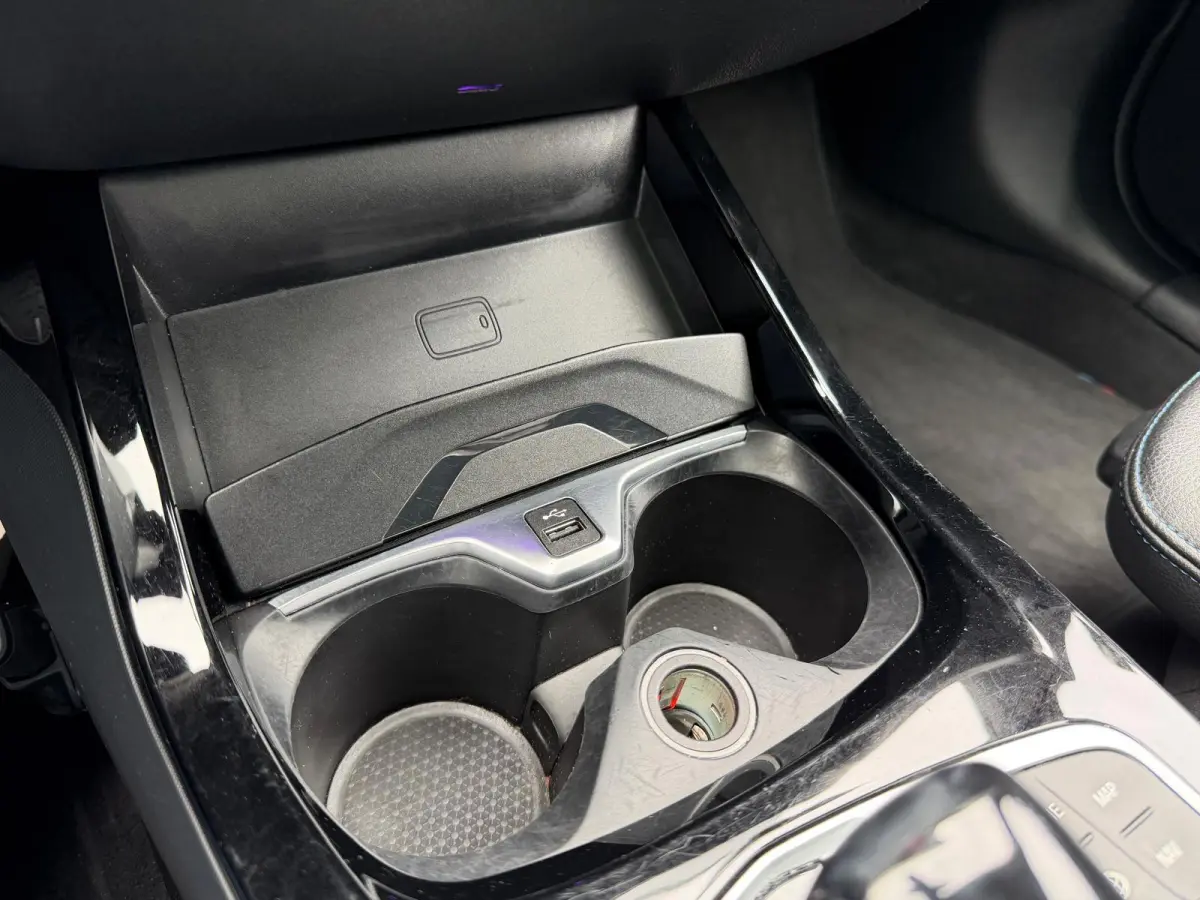 116i Executive Edition M-Pakket Vol | Panorama | Parksensor | Keyless | Elektrische Achterklep | LED | Leder |