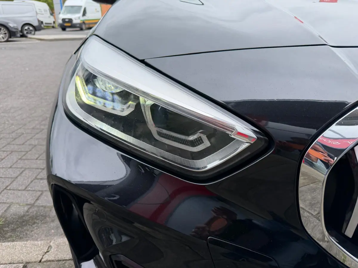 116i Executive Edition M-Pakket Vol | Panorama | Parksensor | Keyless | Elektrische Achterklep | LED | Leder |