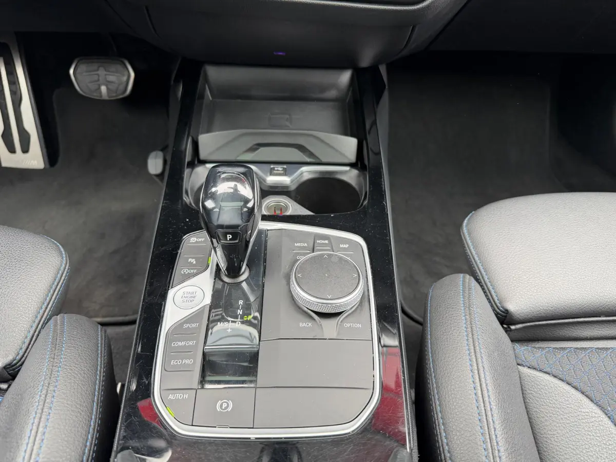 116i Executive Edition M-Pakket Vol | Panorama | Parksensor | Keyless | Elektrische Achterklep | LED | Leder |