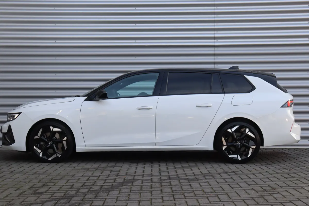 1.6 PLUG IN HYBRID 225PK GSE / NAVI / ALCANTARA / CLIMA / LED / PDC / 18" LMV / CAMERA / HUD / ADAPT. CRUISECONTROL / WINTERPAKKET / UNIEK / NIEUWSTAAT !!