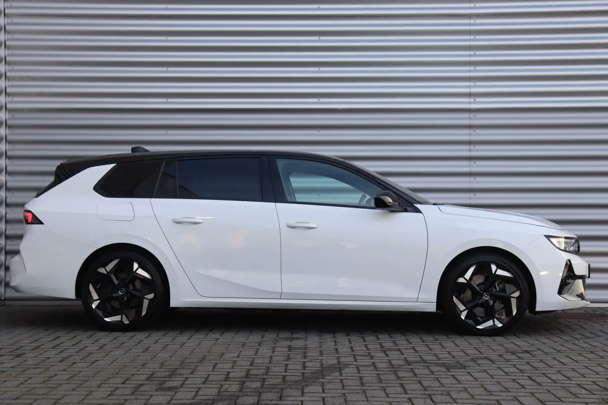 1.6 PLUG IN HYBRID 225PK GSE / NAVI / ALCANTARA / CLIMA / LED / PDC / 18" LMV / CAMERA / HUD / ADAPT. CRUISECONTROL / WINTERPAKKET / UNIEK / NIEUWSTAAT !!