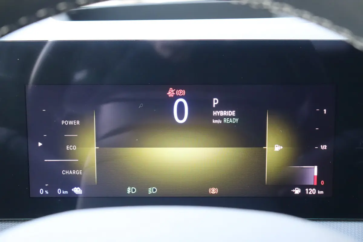 1.6 PLUG IN HYBRID 225PK GSE / NAVI / ALCANTARA / CLIMA / LED / PDC / 18" LMV / CAMERA / HUD / ADAPT. CRUISECONTROL / WINTERPAKKET / UNIEK / NIEUWSTAAT !!