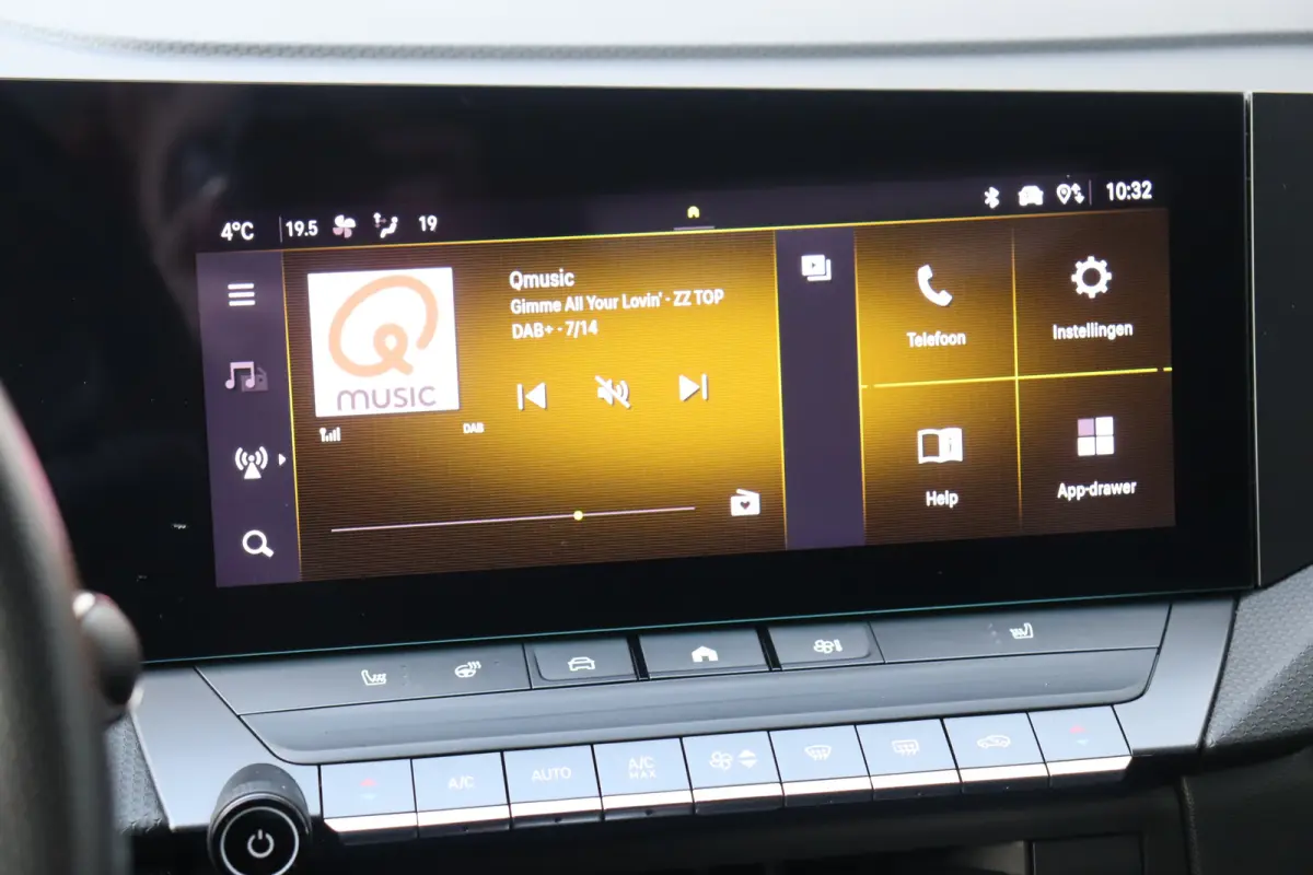 1.6 PLUG IN HYBRID 225PK GSE / NAVI / ALCANTARA / CLIMA / LED / PDC / 18" LMV / CAMERA / HUD / ADAPT. CRUISECONTROL / WINTERPAKKET / UNIEK / NIEUWSTAAT !!