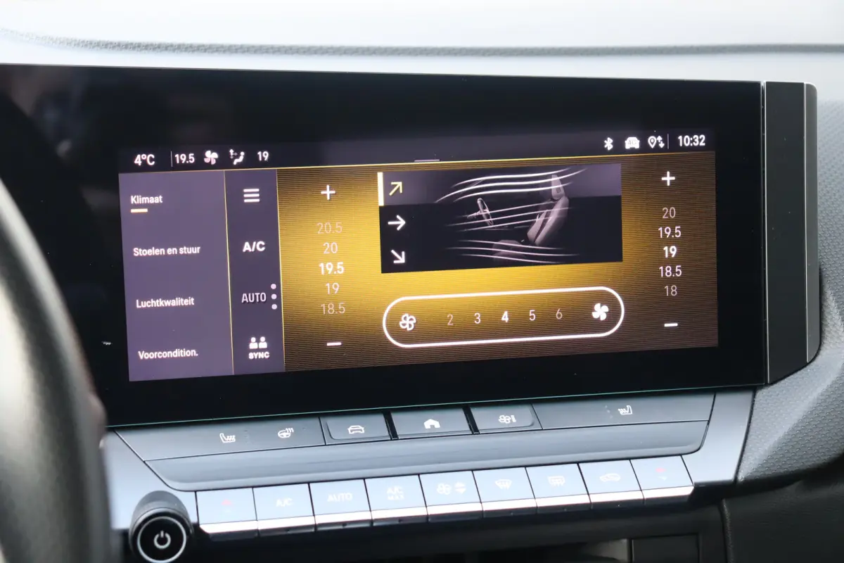 1.6 PLUG IN HYBRID 225PK GSE / NAVI / ALCANTARA / CLIMA / LED / PDC / 18" LMV / CAMERA / HUD / ADAPT. CRUISECONTROL / WINTERPAKKET / UNIEK / NIEUWSTAAT !!