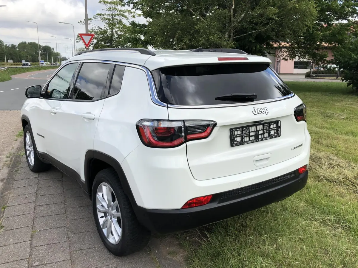 1.3T Limited AUTOMAAT|NAVI|CLIMATE|APPLE/ANDROID|CAMERA|PDC|18"