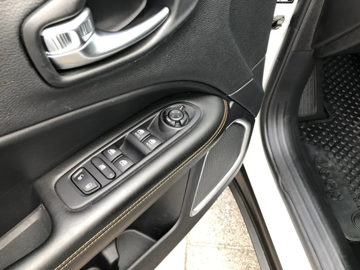 1.3T Limited AUTOMAAT|NAVI|CLIMATE|APPLE/ANDROID|CAMERA|PDC|18"