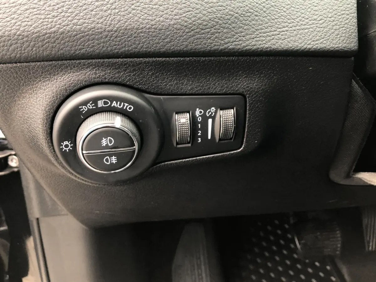 1.3T Limited DCT AUTOMAAT|NAVI|CLIMATE|APPLE/ANDROID|CAMERA|PDC|18"