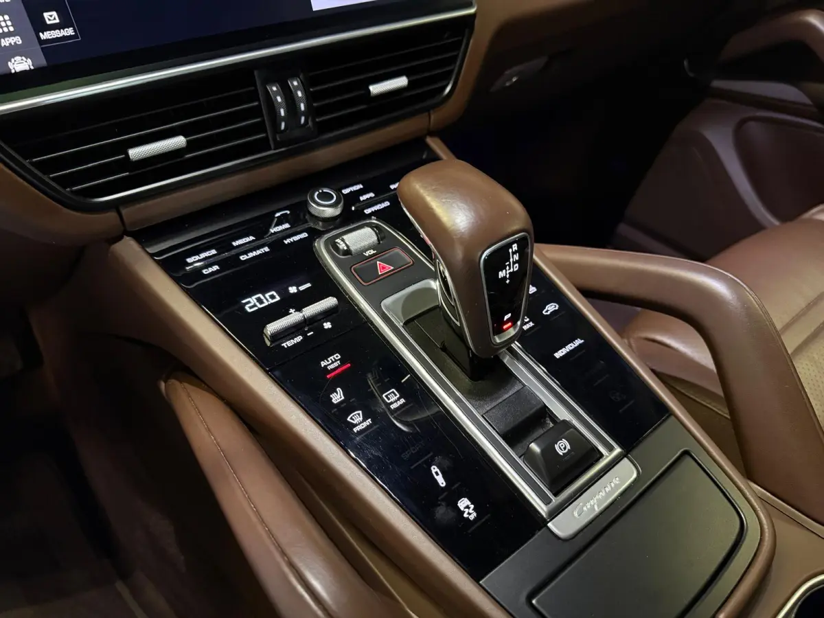 3.0 E-Hybrid-18 WEGS-CLUBLEDER-PANO-LUCHTVERING-BOSE-SPORT CHRONO-ORIG NL