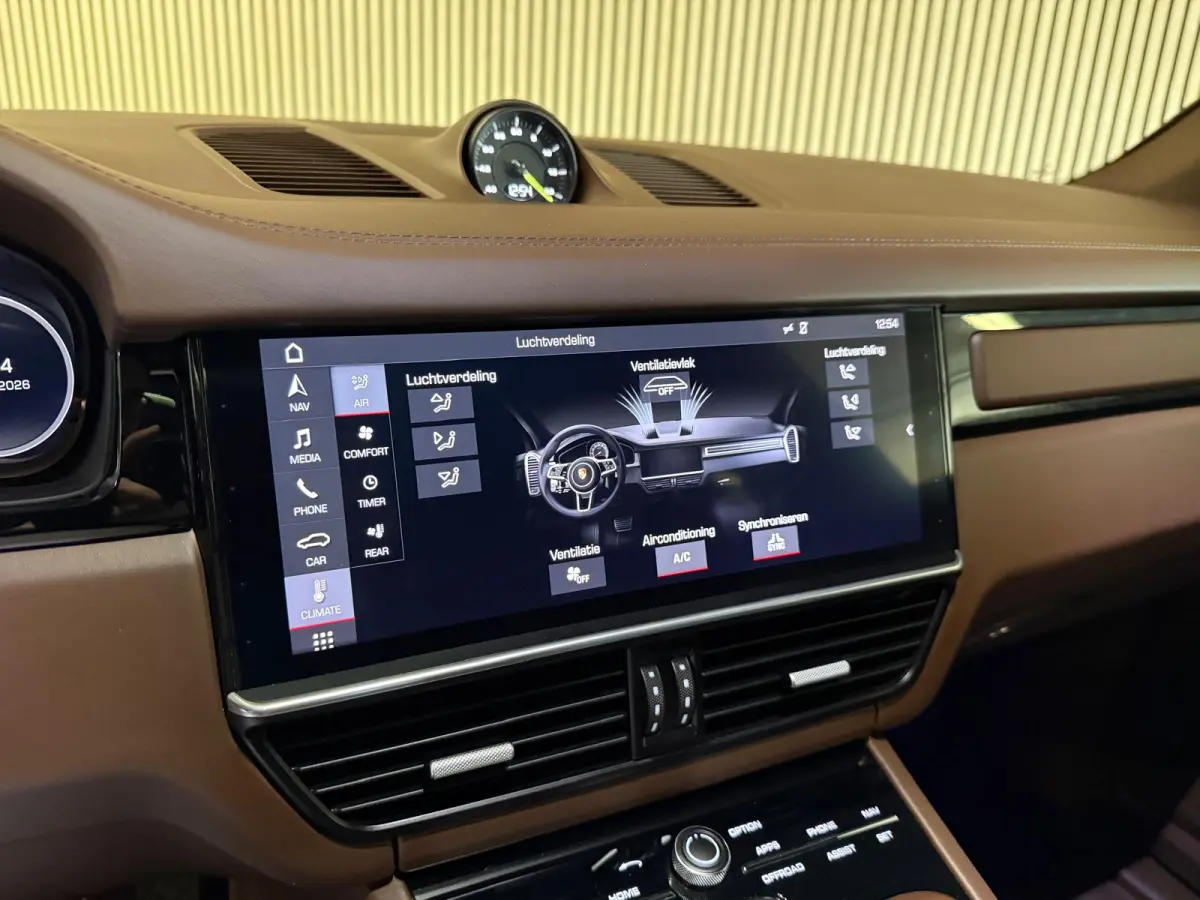 3.0 E-Hybrid-18 WEGS-CLUBLEDER-PANO-LUCHTVERING-BOSE-SPORT CHRONO-ORIG NL
