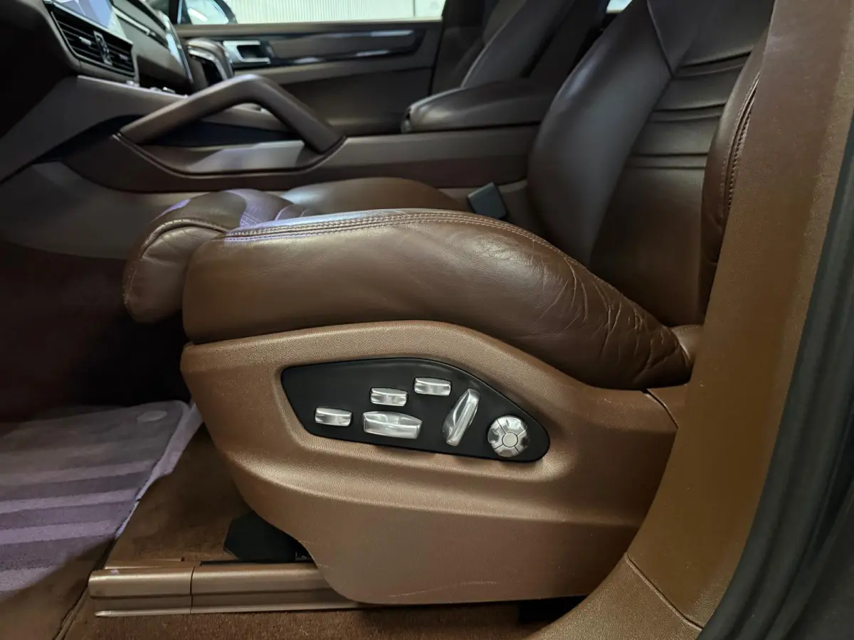 3.0 E-Hybrid-18 WEGS-CLUBLEDER-PANO-LUCHTVERING-BOSE-SPORT CHRONO-ORIG NL